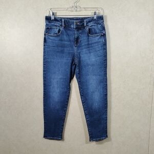 05106 Talbots medium wash Everyday Relaxed jeans 4P